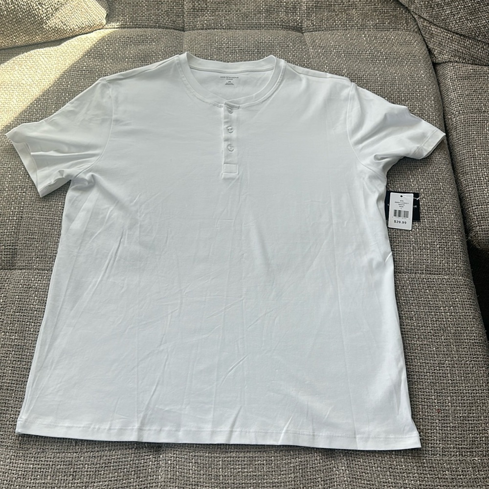 NWT, men’s white tee, size L